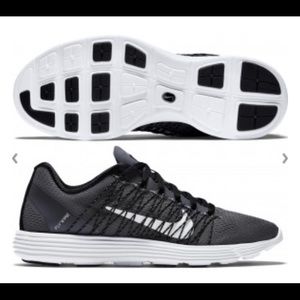Nike Lunaracer 3 Running Sneakers